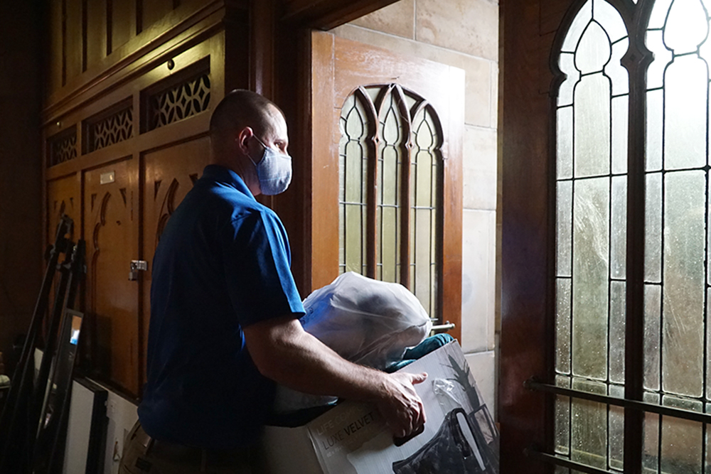 Blanket Louisville delivers 1,100 blankets to Catholic Charities The