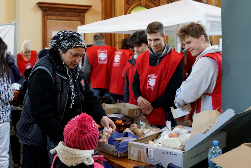 Generosity in action: Crisis unites <br />Hungarians to common cause