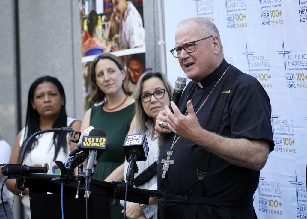 Dolan: Como enseñó Jesús, la iglesia debe acoger y ayudar a inmigrantes recién llegados