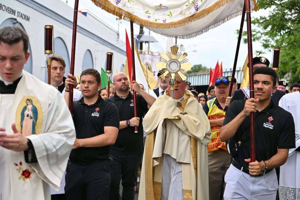 National Eucharistic Pilgrimage includes boardwalk evangelization along Atlantic shore